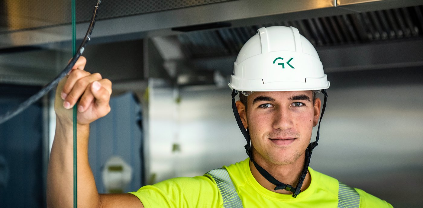 Erik Tobias Lundberg jobber som elektriker i GK Norge Erik Tobias Lundberg jobber som elektriker i GK Norge