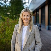 Portrett av Stine Fjærli Sjøthun, divisjonsdirektør Byggautomasjon, GK Portrett av Stine Fjærli Sjøthun, divisjonsdirektør Byggautomasjon, GK