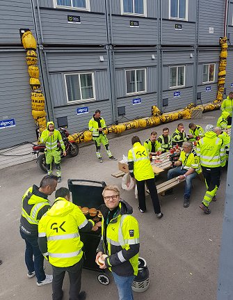 Noen dager på jobben er ekstra hyggelige. Her ble det arrangert felleslunsj på Nye Drammen sykehus. Noen dager på jobben er ekstra hyggelige. Her ble det arrangert felleslunsj på Nye Drammen sykehus.