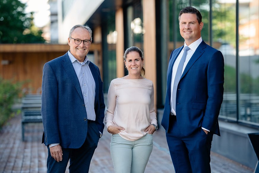 Andre og tredje generasjon: John-Erik Karlsen, Elizabeth Karlsen og Christopher Karlsen Andre og tredje generasjon: John-Erik Karlsen, Elizabeth Karlsen og Christopher Karlsen