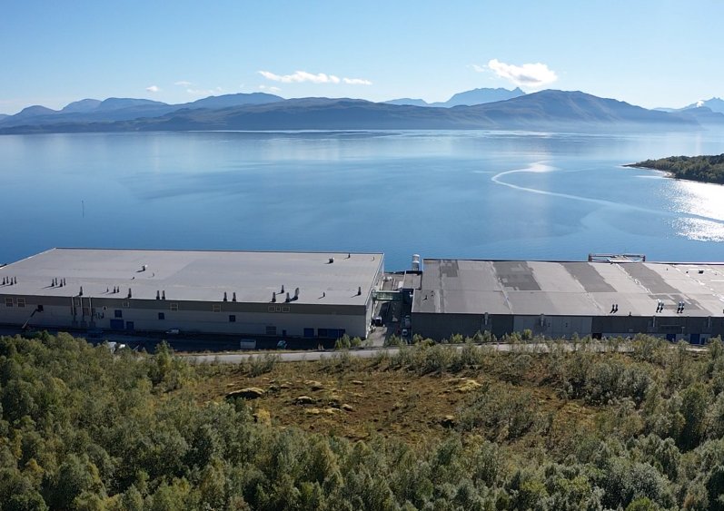 SalMars settefiskanlegg i Senja. Bildet viser både eksisterende og nytt anlegg. Foto: Odd Arne Bentsen.