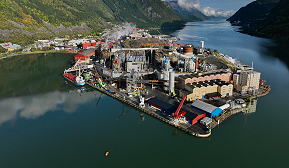 Boilden Odda er etablert på halvøyen Eitrheimsneset. Foto: Boliden