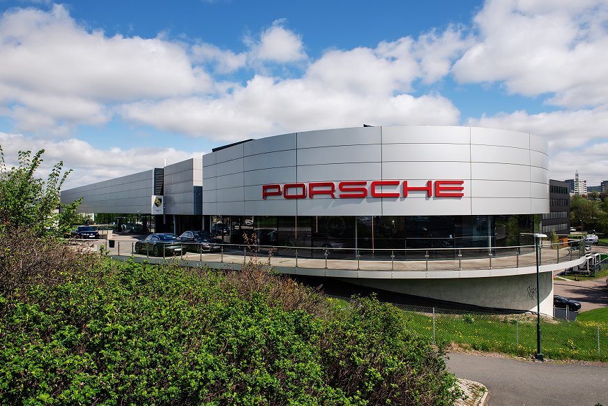 Kravene er høye på alle fronter når en legendarisk merkevare som Porsche skal rehabilitere egne lokaler – i anledning utrulling av Porsches første elbil Taycan.
