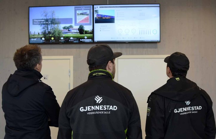 GK Cloud ved hovedinngangen til Gjennestad videregående