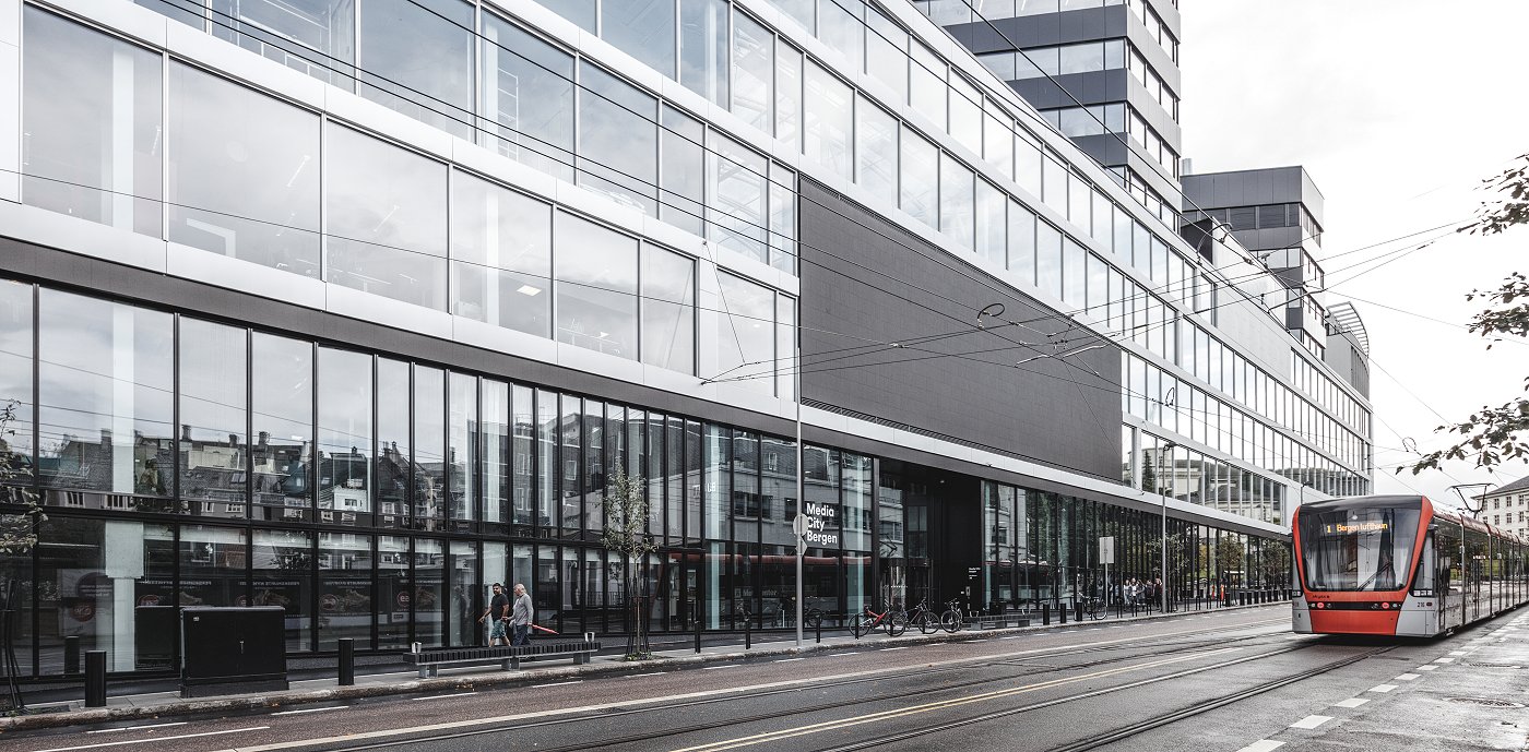 Media City i Bergen er en kunnskaps- og næringspark som samler medieteknologiaktører, utdannings- og forskningsmiljøer, samt to mediehus under ett tak i Bergen sentrum. Det er det første prosjektet av sin type i Norden, og ble ferdigstilt i 2017. Media City i Bergen er en kunnskaps- og næringspark som samler medieteknologiaktører, utdannings- og forskningsmiljøer, samt to mediehus under ett tak i Bergen sentrum. Det er det første prosjektet av sin type i Norden, og ble ferdigstilt i 2017.