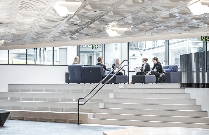 Media City i Bergen er en kunnskaps- og næringspark som samler medieteknologiaktører, utdannings- og forskningsmiljøer, samt to mediehus under ett tak i Bergen sentrum. Det er det første prosjektet av sin type i Norden, og ble ferdigstilt i 2017. Media City i Bergen er en kunnskaps- og næringspark som samler medieteknologiaktører, utdannings- og forskningsmiljøer, samt to mediehus under ett tak i Bergen sentrum. Det er det første prosjektet av sin type i Norden, og ble ferdigstilt i 2017.