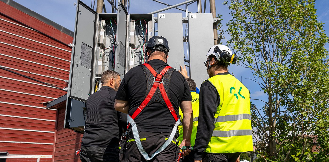 Serviceelektrikere i GK, Vegard Pettersen og Rolf-Kristian Edøy, på Romssa Arena. Foto: GK. Serviceelektrikere i GK, Vegard Pettersen og Rolf-Kristian Edøy, på Romssa Arena. Foto: GK.