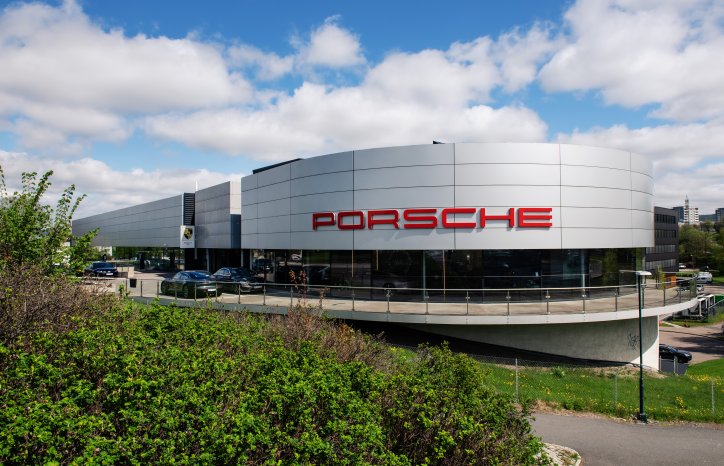 Kravene er høye på alle fronter når en legendarisk merkevare som Porsche skal rehabilitere egne lokaler – i anledning utrulling av Porsches første elbil Taycan.