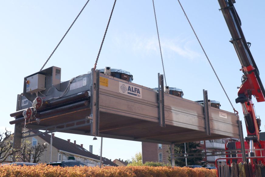 Tørrkjøler heises i kran