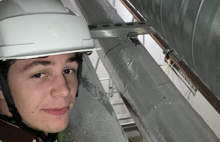 Sondre Horpen Sørli , sommerstudent 2023, i felt.
