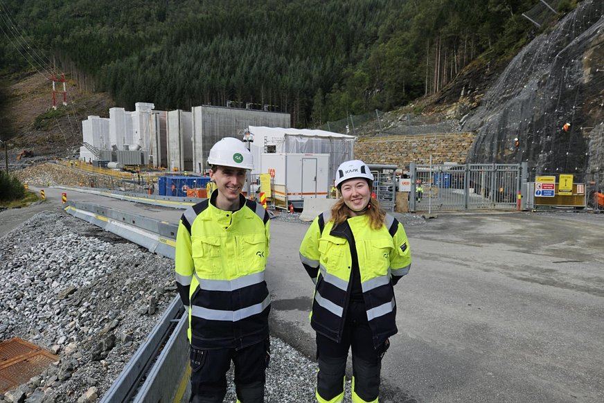 Bilde av Thomas Wåge Hansen og Marte Pleym Grønhaug ved Yggdrasilprosjektet i Samnanger. Bilde av Thomas Wåge Hansen og Marte Pleym Grønhaug ved Yggdrasilprosjektet i Samnanger.