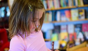 iStock-1172024077_Skolebygg og barn