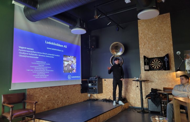 Vegard Iversen fra Ladeklinikken holdt Innlegg om ernæring, søvn og fysisk aktivitet under samlingen i Trondheim.