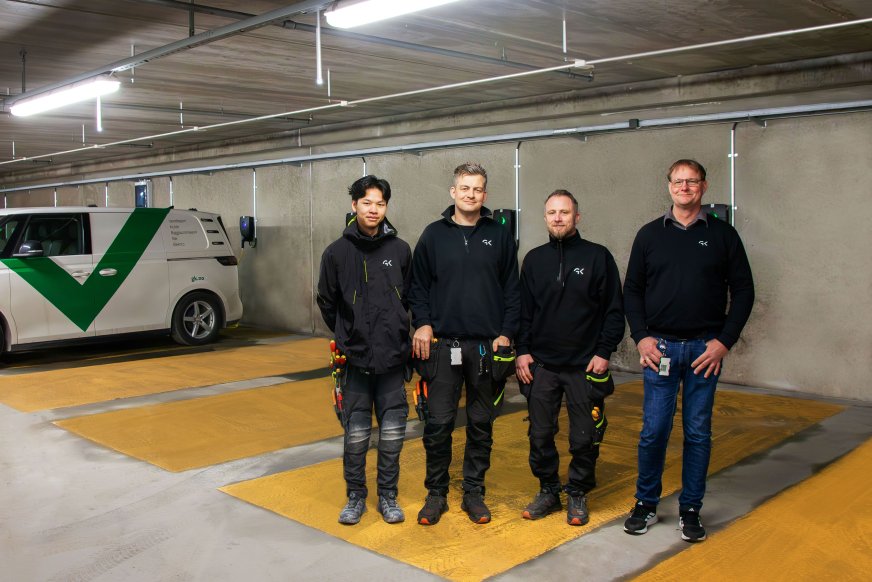 Fra venstre: Elektrikere i GK Khanitin Westgård, Fredrik Sørensen, Robin Markussen og prosjektleder Roar Rønning. Foto: GK.