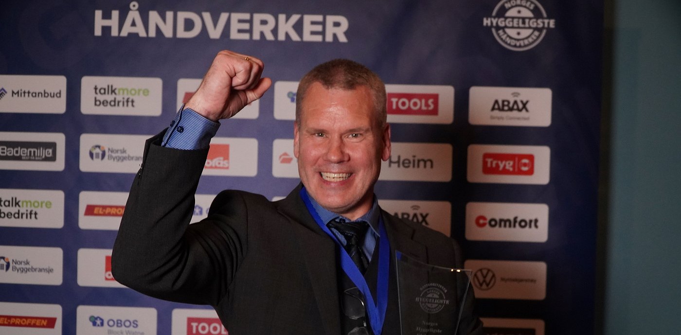 Elektriker i GK, Skjalg Birger Ahlstrøm. Foto: Norges Hyggeligste Håndverker. Elektriker i GK, Skjalg Birger Ahlstrøm. Foto: Norges Hyggeligste Håndverker.