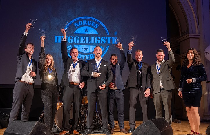 Elektriker Skjalg Birger Ahlstrøm, sammen med de andre vinnerne av Norges Hyggeligste Håndverker. Foto: Norges Hyggeligste Håndverker. Elektriker Skjalg Birger Ahlstrøm, sammen med de andre vinnerne av Norges Hyggeligste Håndverker. Foto: Norges Hyggeligste Håndverker.