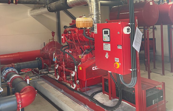 BIR. Et omfattende maskineri med dieselmotorer og pumper forsyner slukkeanlegget med vann. BIR. Et omfattende maskineri med dieselmotorer og pumper forsyner slukkeanlegget med vann.