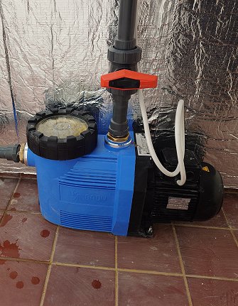 Skjåkhallen: pumpe for gråvann gjenvinner til varmepumpe. Skjåkhallen: pumpe for gråvann gjenvinner til varmepumpe.