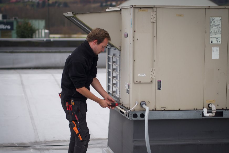 Bilde av kuldeteknikker Marcus.