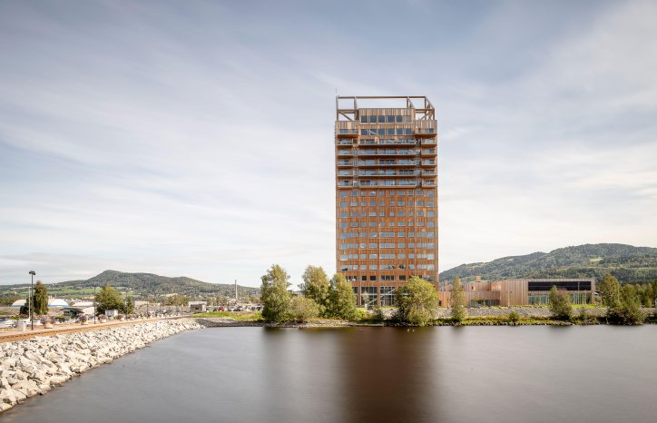 Mjøstårnet i Brumundal