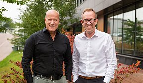 Bilde av Kim Robert Lisø, konsernsjef GK og Leif Øie, divisjonsdirektør entreprise GK Norge, utendørs foran GKs kontor i Oslo med trær i bakgrunnen Bilde av Kim Robert Lisø, konsernsjef GK og Leif Øie, divisjonsdirektør entreprise GK Norge, utendørs foran GKs kontor i Oslo med trær i bakgrunnen