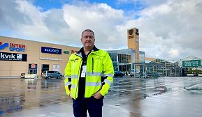 Jakob Sørgjerd, driftssjef i Olav Thon Gruppen og kjøpesenteret Tillertorget. Jakob Sørgjerd, driftssjef i Olav Thon Gruppen og kjøpesenteret Tillertorget.