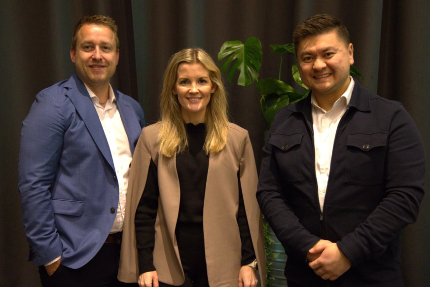 Gruppebilde av Kristian Strøm, regionsdirektør for Stor-Oslo og Sør-Øst, Stine Fjærli Sjøthun, divisjonsdirektør Byggautomasjon og Rustam Arzumov, regionsdirektør for Vest.