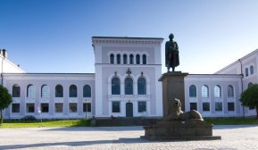 Bilde av Universitetsmuseet og Muséplassen ved Universitetet i Bergen. 