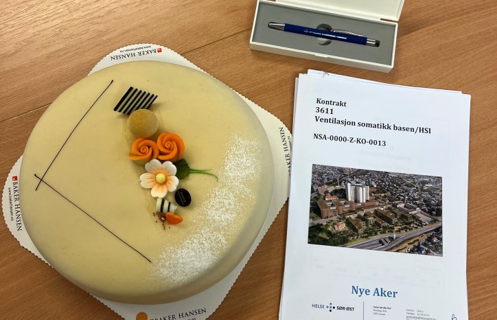 Kake til signering av kontrakten mellom GK og Sykehusbygg for Nye Aker sykehus.