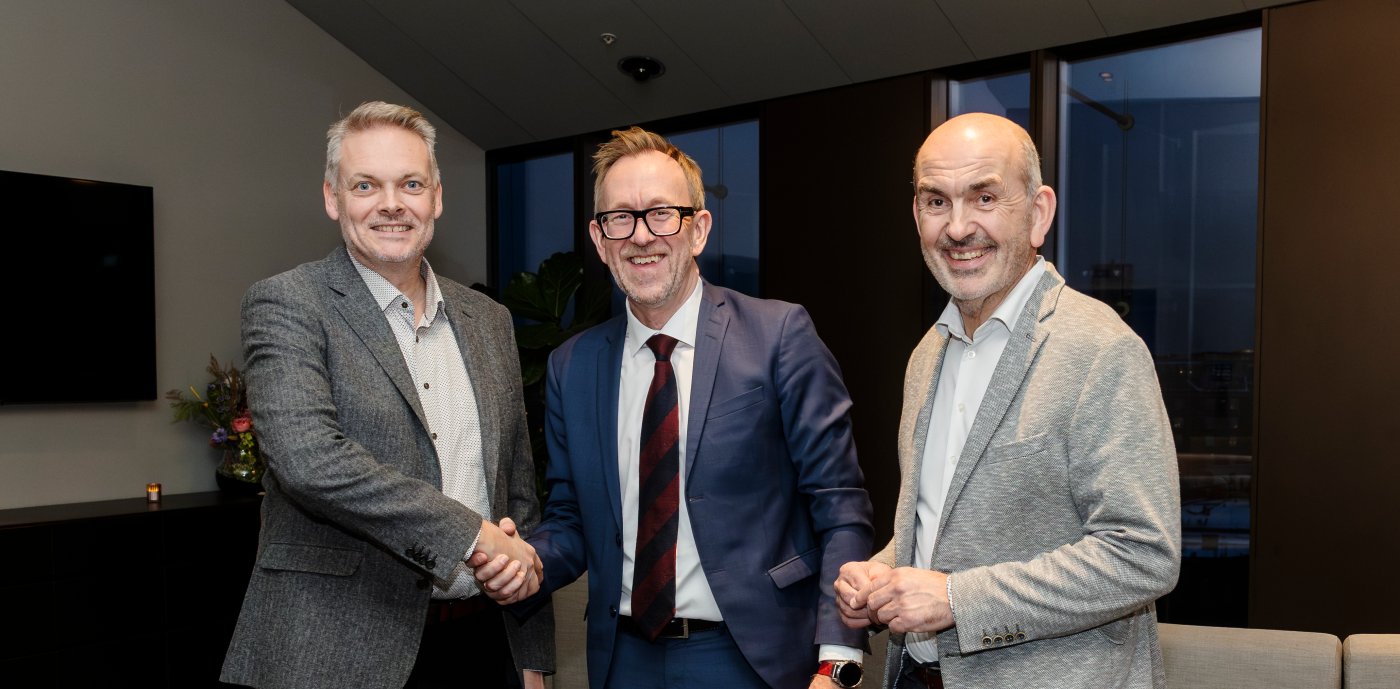 F.v.: Carsten Sørensen, adm.dir. i Caverion Danmark, Kim Robert Lisø, konsernsjef i GK og Lars Sjørring, regionsdirektør eksisterende bygg i GK Danmark