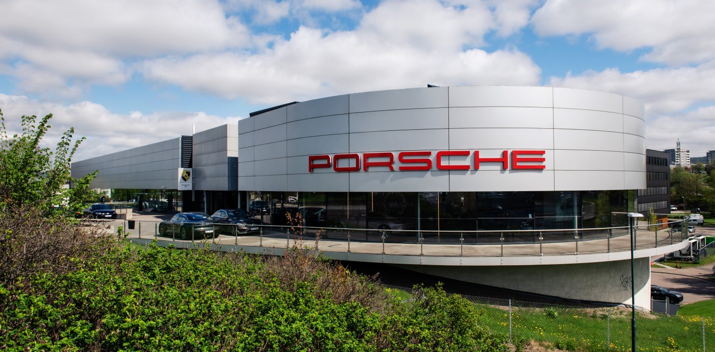 Kravene er høye på alle fronter når en legendarisk merkevare som Porsche skal rehabilitere egne lokaler – i anledning utrulling av Porsches første elbil Taycan.