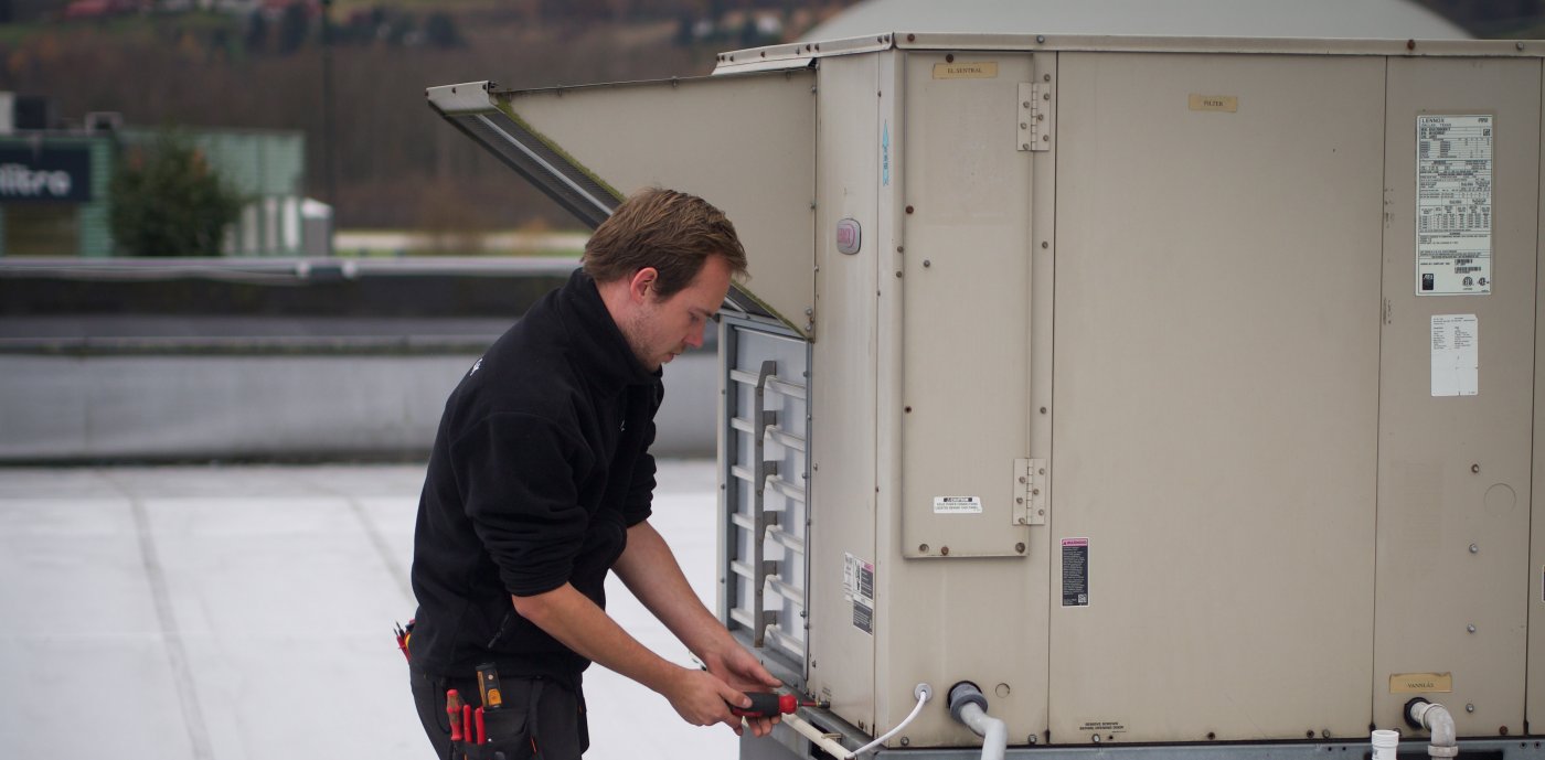 Bilde av kuldeteknikker Marcus.