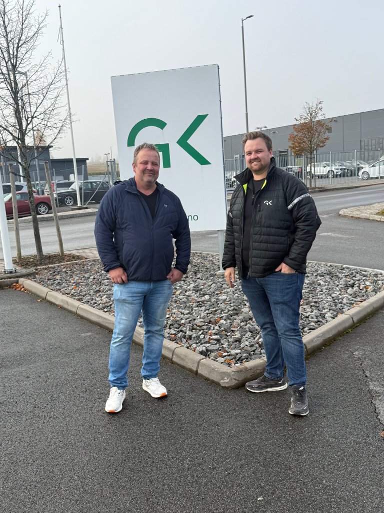 Bilde av serviceleder Marius Lundby og serviceingeniør Andreas Vestlund
