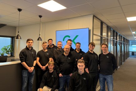 Nesten alle ansatte innen byggautomasjon i GK i Bodø. Fra venstre: Erlend Stuen, Teodor Høyforslett Bakklund, Finn Bjørnar Lillejord, Aleksander Fagermo, Magnar Karlsen, Martin Linchausen, Kay Lennart Øines, Martin Strand Ellingsen, Tore Pettersen. Foran: Jonas Nicholai Drags Isaksen og Steffen Andre Demmo Kristensen.